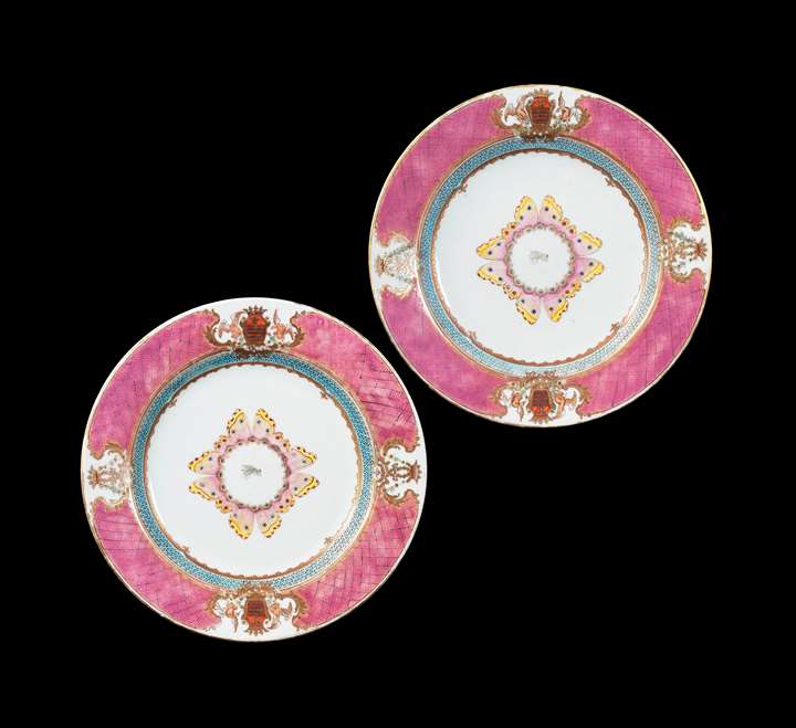 GG: Pair of Chinese armorial porcelain dinner plates, arms of Grimaldi